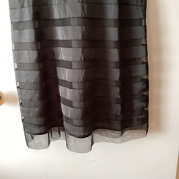 New Gap Little Black Satin Sleeveless Sheath Lace Trim Dress Size 10 - Picture 6 of 11